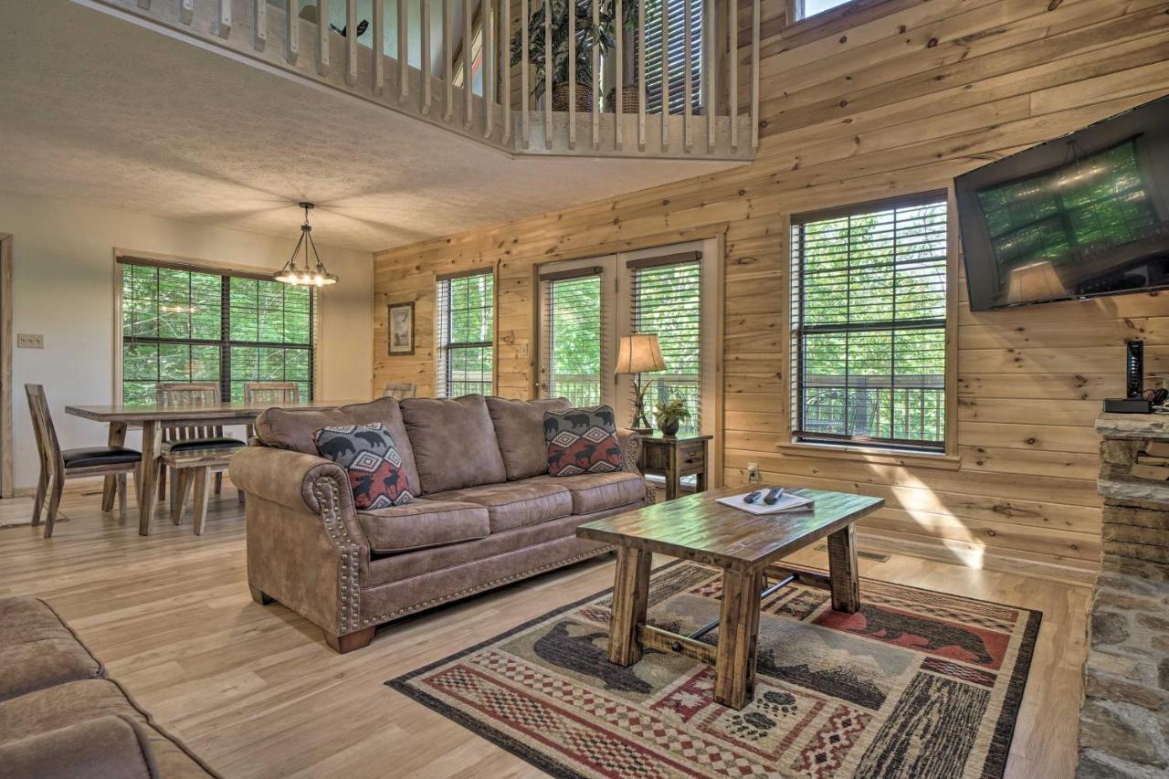 Rustic Pigeon Forge Home With Private Hot Tub! Exterior photo